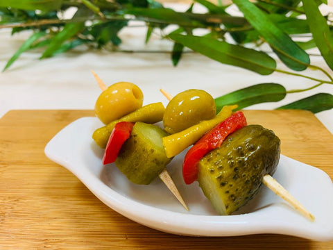 Banderille épicée avec concombre haché.